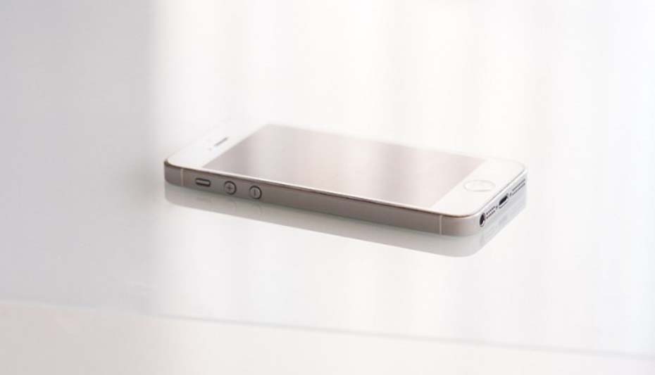 ajfon iphone.jpg